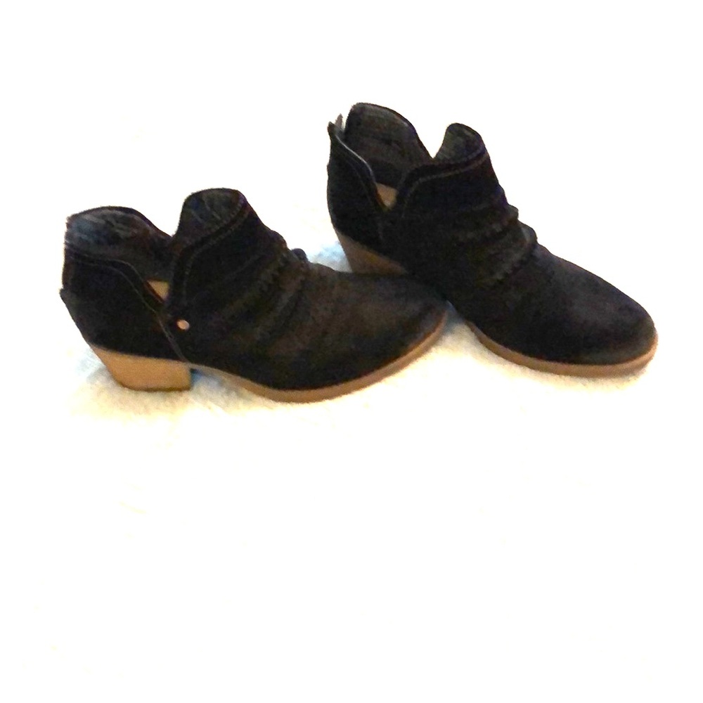 Earth Origins Black suede ankle boots